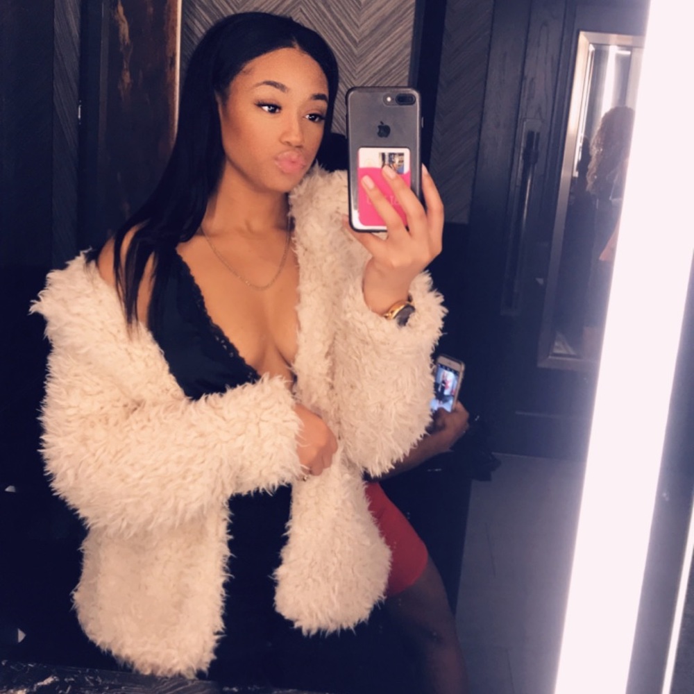 Meet your Posher, Nikia